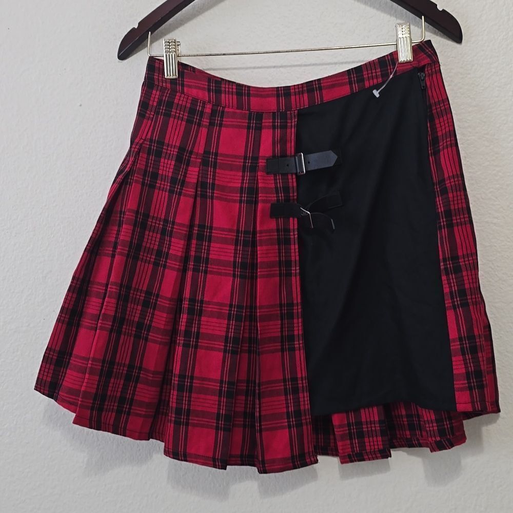 Hot Topic‎ Red Plaid Pleated Buckle Skirt Skater Skirt Size M Goth Gothic